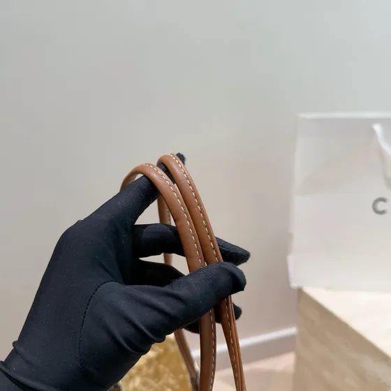 Celine Triomphe Raffia Tote สีครีม/สีน้ำตาล Tote Bag