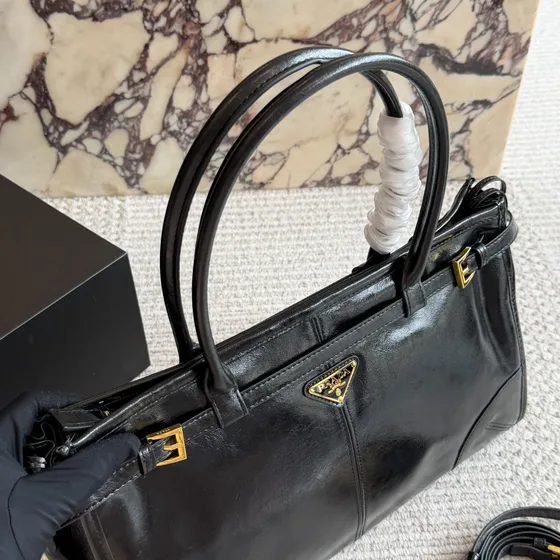Prada Re-Edition 1970 Small Tophåndtag Bag Sort Tophåndtag