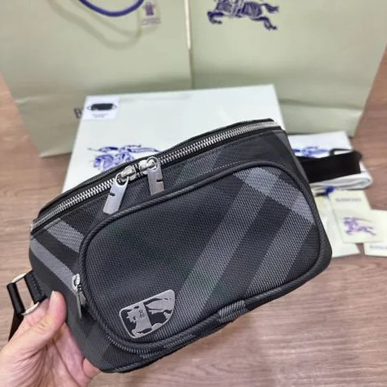 Burberry Black 27 x 7 x 14cm crossbody