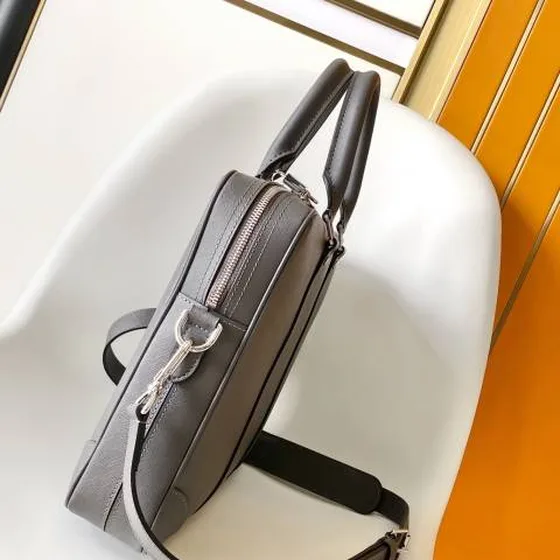 Louis Vuitton M30925 Gray business