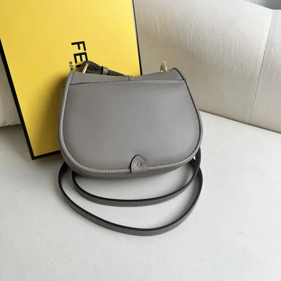 Fendi C'Mon Grå Crossbody