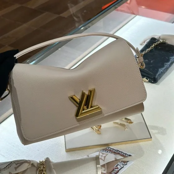 Louis Vuitton Pochette Louise White Shoulder Bag