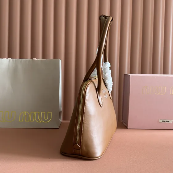 Miu Miu Couro Top-Handle Bag Marrom Alça superior