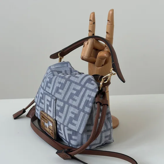 Fendi Mamma Baguette Light Azul Bolsa de ombro