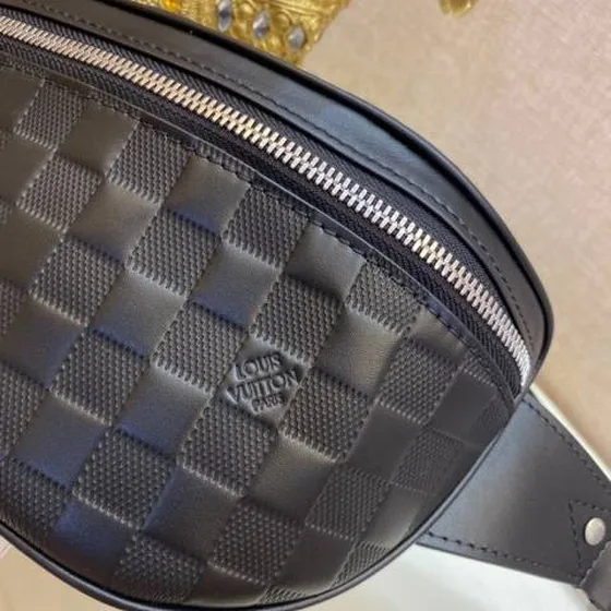 Louis Vuitton Đen crossbody