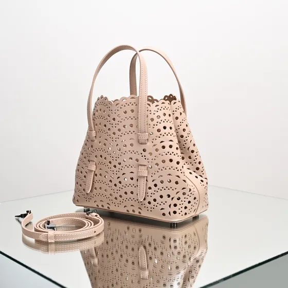 Burberry Mina 20 Vienne Wave Perforated Tote Bag بيج Tote Bag