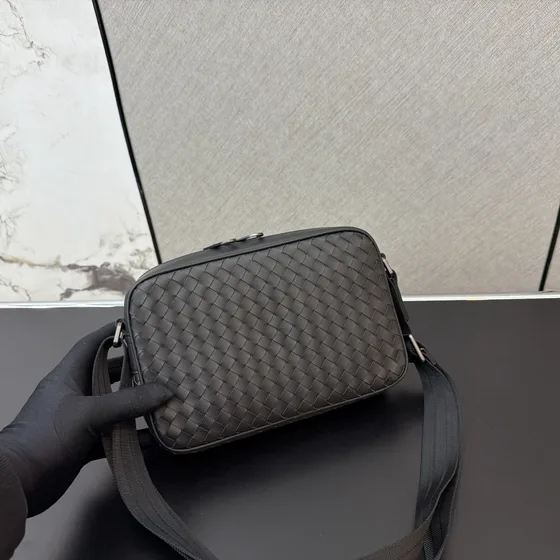Bottega Veneta Intrecciato Camera Bag Preto Crossbody