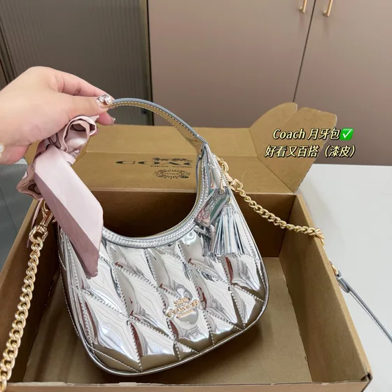 Coach Carmen Mini Sac bandoulière Crescent Bag Metallic Doré Hobo