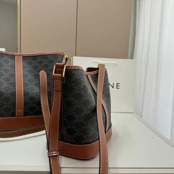 Celine Triomphe Borsa a secchiello Tan/Nero Crossbody
