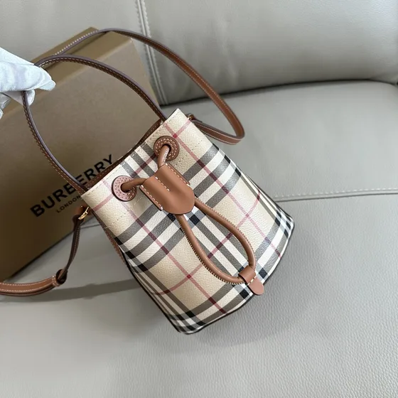 Burberry Small Check Drawstring Borsa a secchiello Beige Briar Marrone Crossbody
