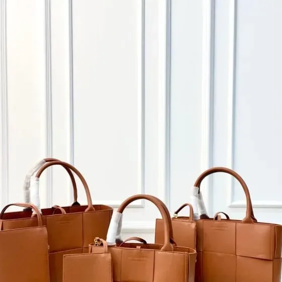 Bottega Veneta Arco Tote Brown Tote Bag