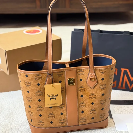 MCM Toni Visetos Cognac Bruin Tote tas