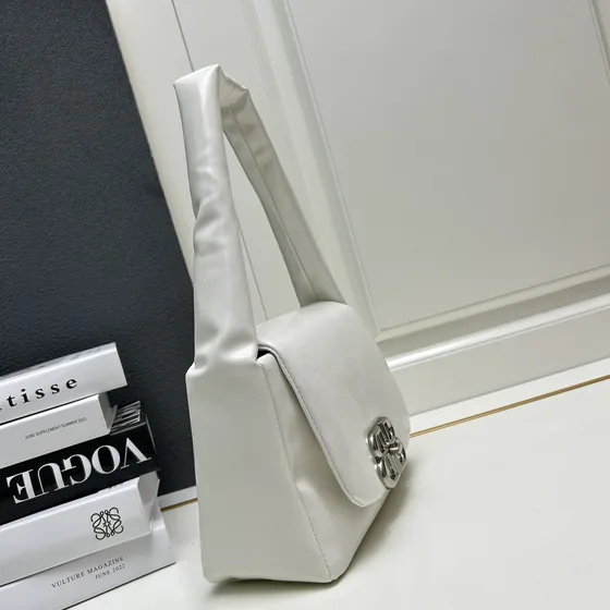 Balenciaga Bb Soft Small Flap tas Wit Schoudertas