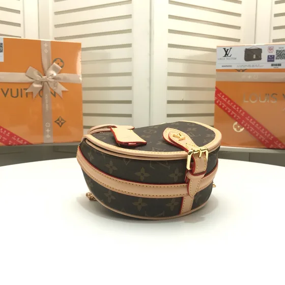 Louis Vuitton Micro Chantilly Monogram Marrom Crossbody