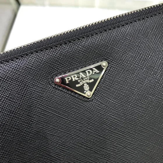 Prada Saffiano Kulit Clutch Hitam Clutch