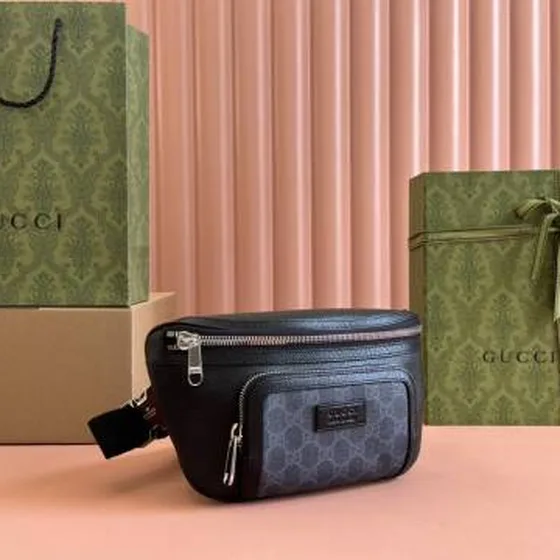Gucci Sort GG Supreme crossbody