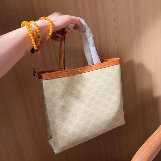 Celine Triomphe Tote Light Beige With Brun Trim Shopperveske