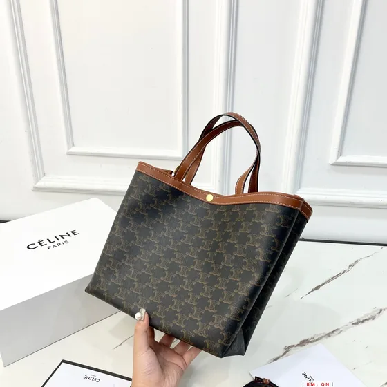 Celine Triomphe ผ้าใบ Small Tote สีน้ำตาล Tote Bag