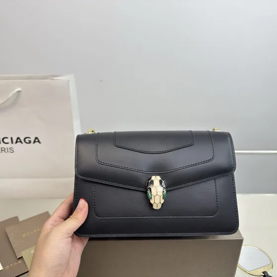 Bvlgari Serpenti Forever Crossbody Bag Dark สีเขียว Crossbody