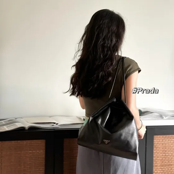 Prada Soft جلد Tote أسود Tote Bag
