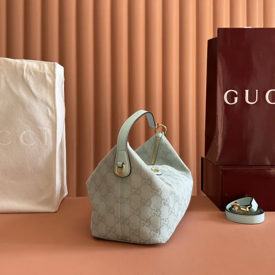 Gucci Gg ผ้าใบ Crossbody Hobo Light สีฟ้า Crossbody