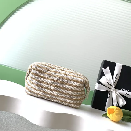Chanel Quilted Striped Cosmetic Pouch สีครีม สีขาว Clutch