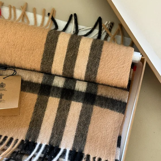 Burberry The Classic Check Cashmere Scarf Camel 168*30