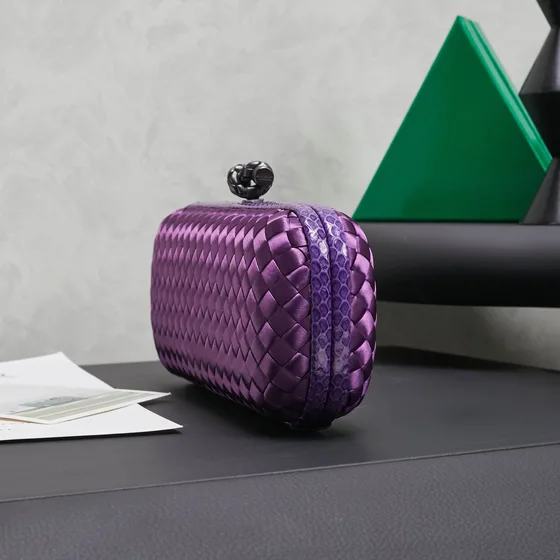 Bottega Veneta Intrecciato Satin Knot Клатч Фиолетовый Клатч