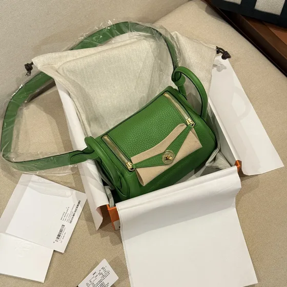Hermes Mini Lindy أخضر Crossbody