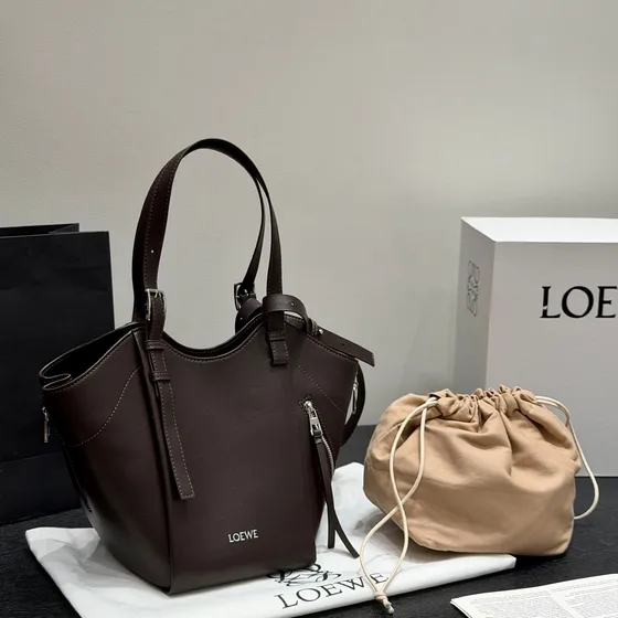 Loewe Hammock Flip أبيض Shoulder Bag