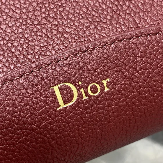 Dior Medium Dior Toujours Hobo Bag สีเบอร์กันดี Hobo