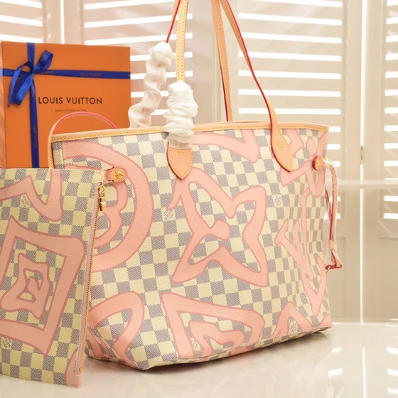 Louis Vuitton Neverfull สีชมพู Tote Bag