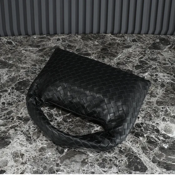 Bottega Veneta Shoulder Pouch Hitam Hobo