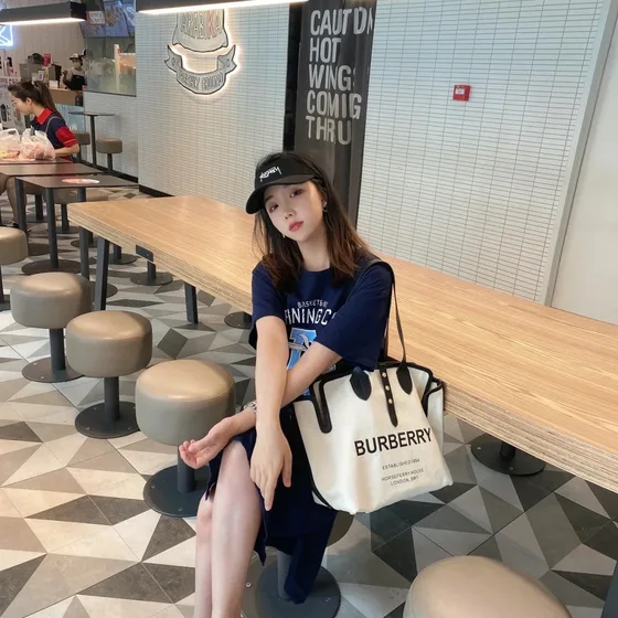 Burberry Heritage Tote Beige/Hitam Tote Bag