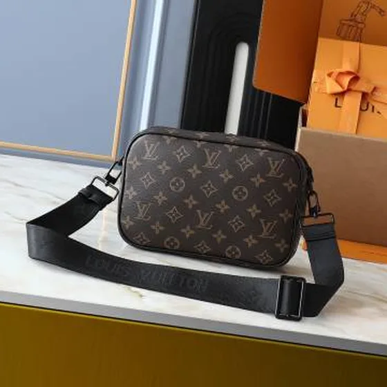 Louis Vuitton Camera bag Monogram Bruin Zwart crossbody