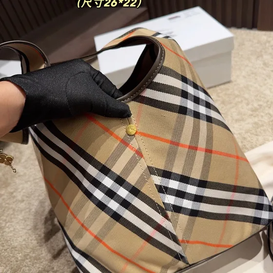 Burberry Diagonal Check Hobo Bag Black,Beige 26*22cm Hobo