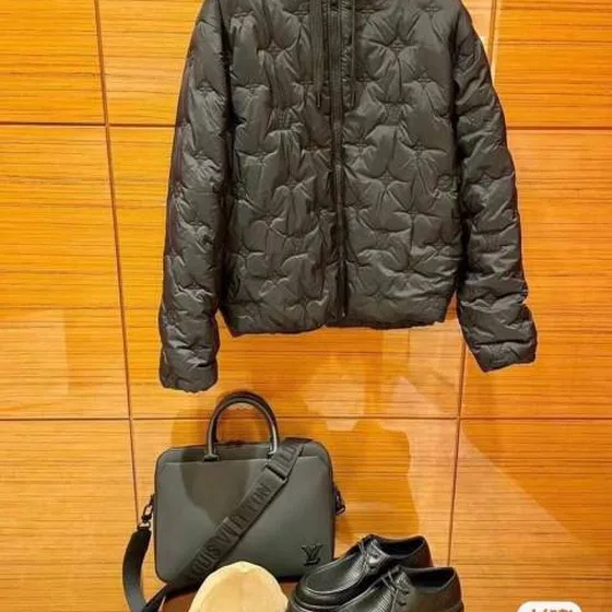 Louis Vuitton M23778 Black business