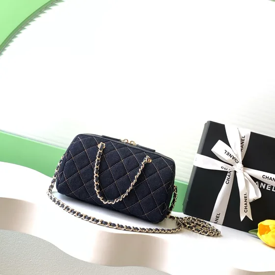 Chanel Vanity Case Chain Bag Dark Azul Crossbody