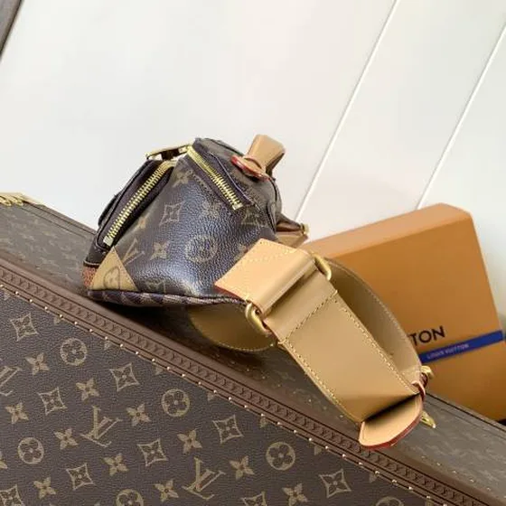 Louis Vuitton M15271 Monogram Reverse casual