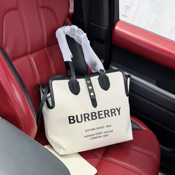 Burberry Horseferry Print Kanvas Tote Beige/Hitam Tote Bag