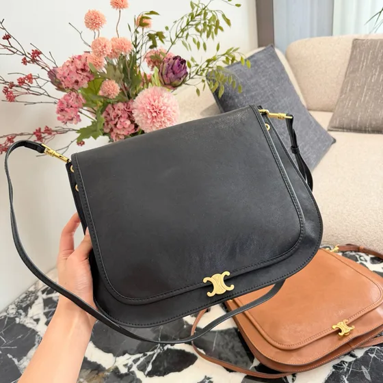 Celine Triomphe Negro Crossbody