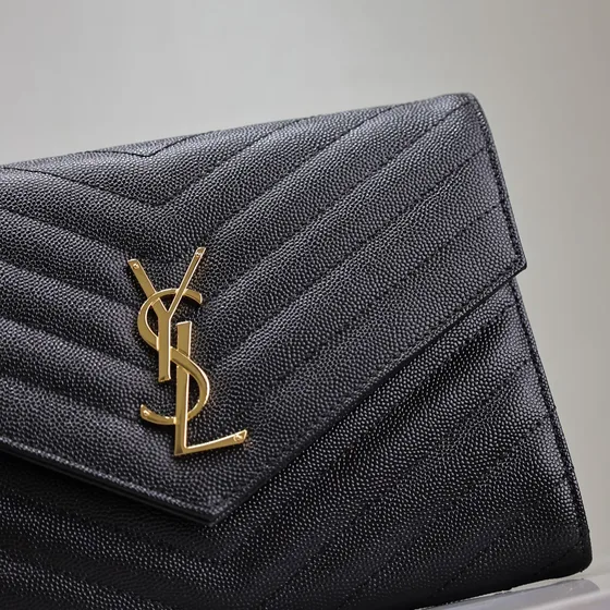 YSL Cassandre Matelassé Envelope Cartera On Chain Negro Woc