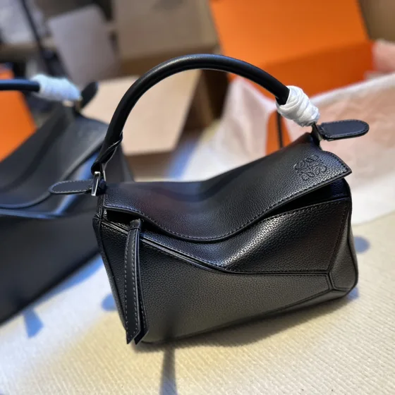Loewe Puzzle Edge Svart Topphandtag
