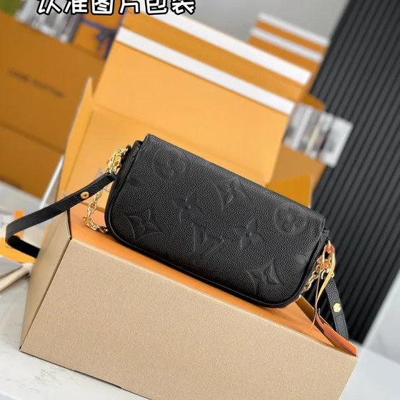 Louis Vuitton Portefeuille On Chain Ivy Noir Woc