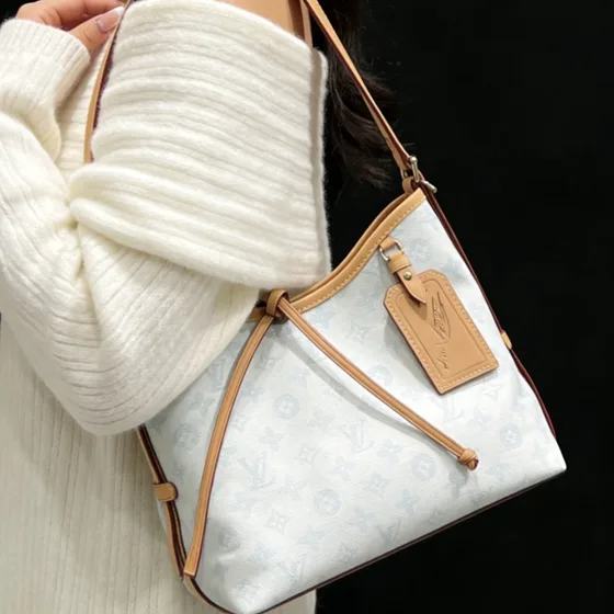 Louis Vuitton Carryall Light Blå Hobo