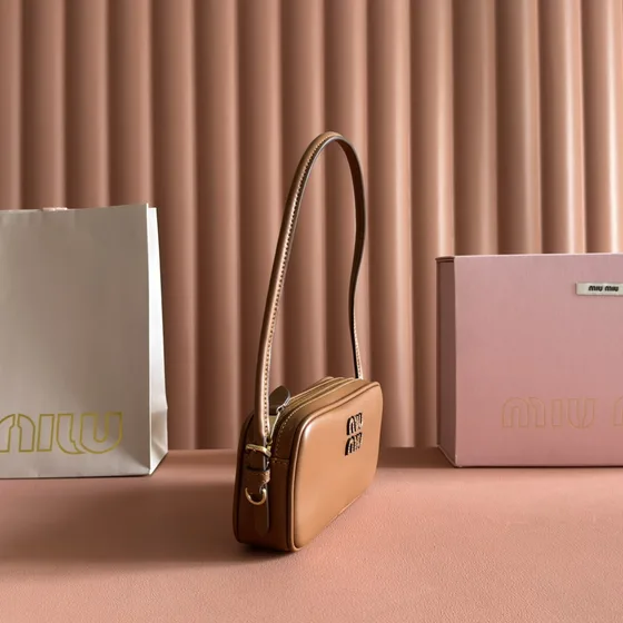 Miu Miu Piel Mini Bolso bandolera Marrón Bolso bandolera
