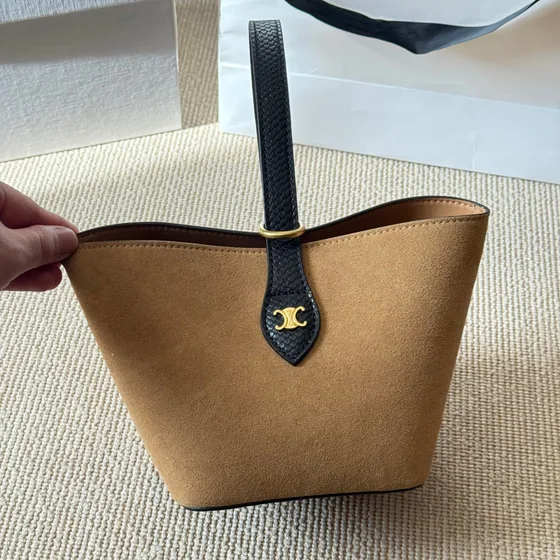 Celine Triomphe Bucket Bag Mini Camel/Đen Crossbody