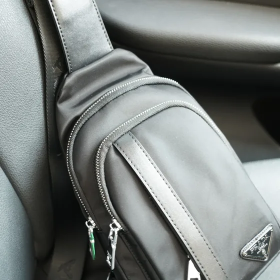 Prada Re-Nylon Sling Rucksack Schwarz Belt Bag