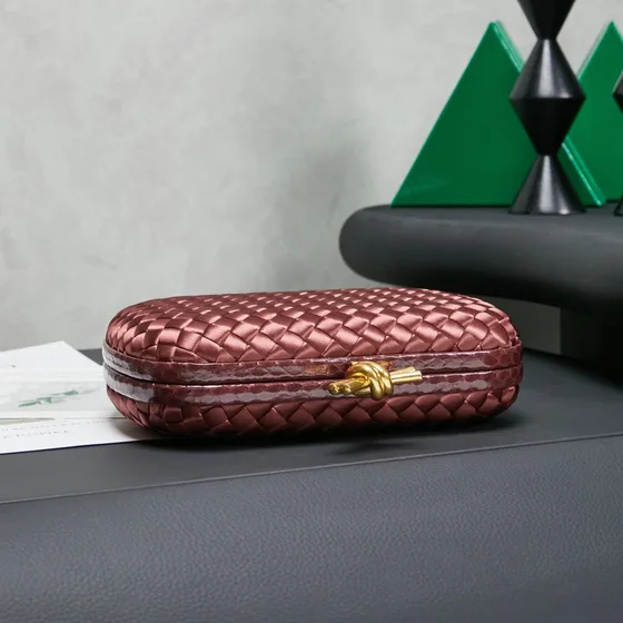 Bottega Veneta Intreccio Knot Minaudiere Riñonera Dusty Rose Satin Riñonera