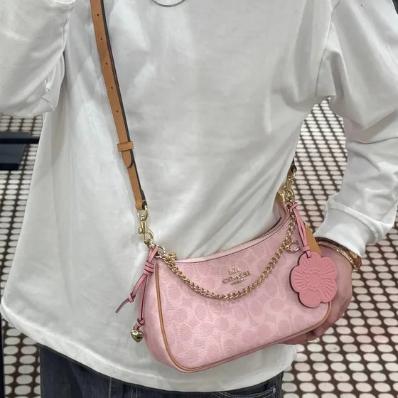 Coach Coach X Observed By Us Hobo Bag Light สีชมพู Hobo